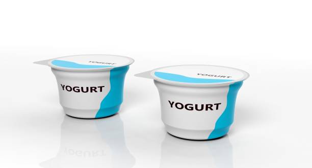dos yogures aislados sobre fondo blanco. ilustración 3d - packaging food plastic package fotografías e imágenes de stock