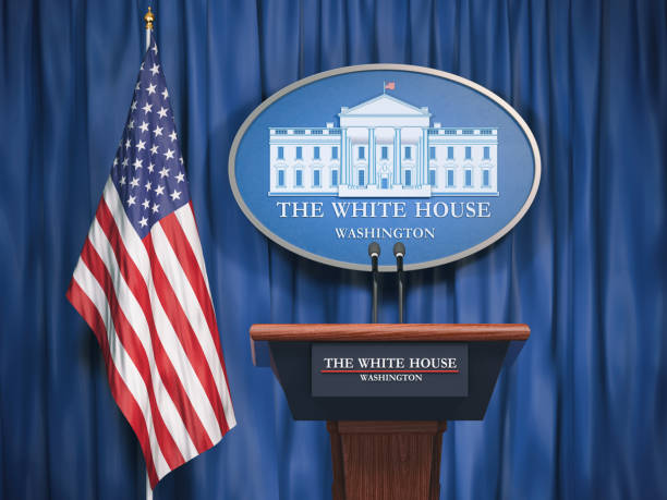 politique de la maison blanche et le président des etats-unis united déclare concept.  tribune de haut-parleur de podium avec drapeaux usa et signe de la maison blanche - politics patriotism flag american culture photos et images de collection