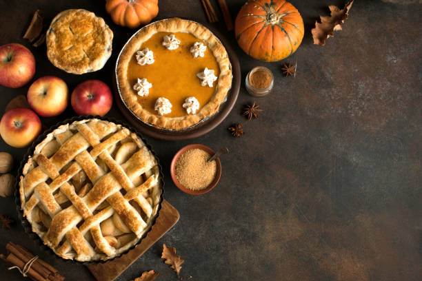 ação de graças abóbora e maçã tortas diversas - thanksgiving autumn pumpkin food - fotografias e filmes do acervo
