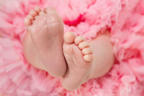 istock baby feet and ballet tote 1033298244