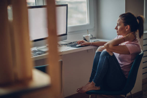 istock Freelancer woman working at home 1033318174