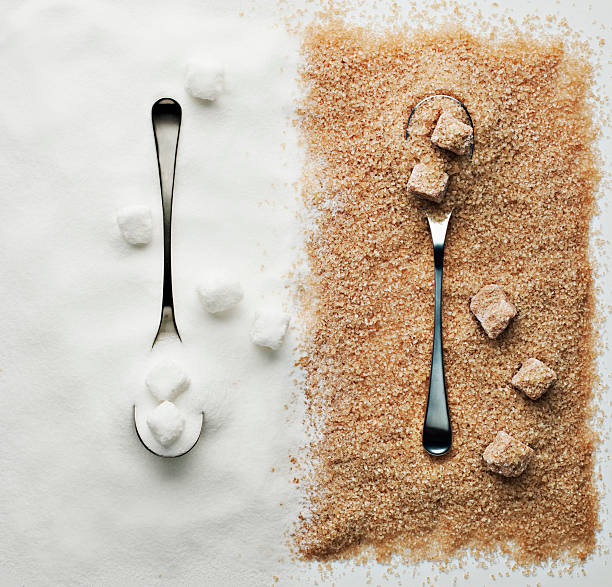contrasting sugar, turbinado sugar and sugar cubes with spoons - gula cokelat foto potret stok, foto, & gambar bebas royalti