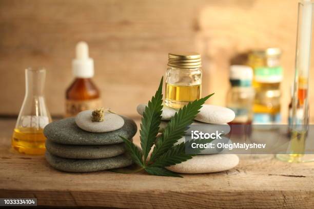 Cannabisöl Cbd Produkt Stockfoto und mehr Bilder von Wohlbefinden - Wohlbefinden, Cannabidiol, Natur