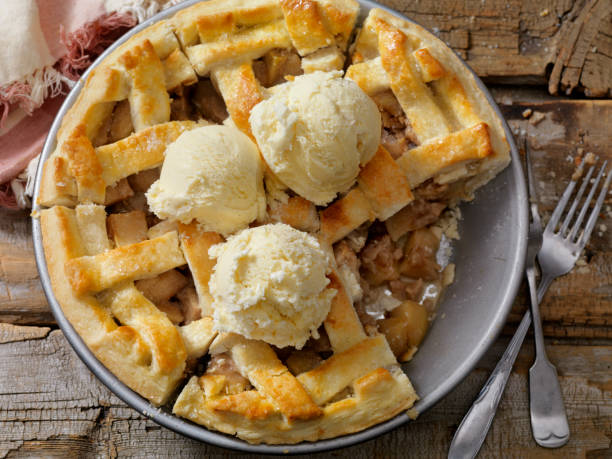 Apple Pie with Vanilla Ice Cream Apple Pie with Vanilla Ice Cream apple pie a la mode stock pictures, royalty-free photos & images