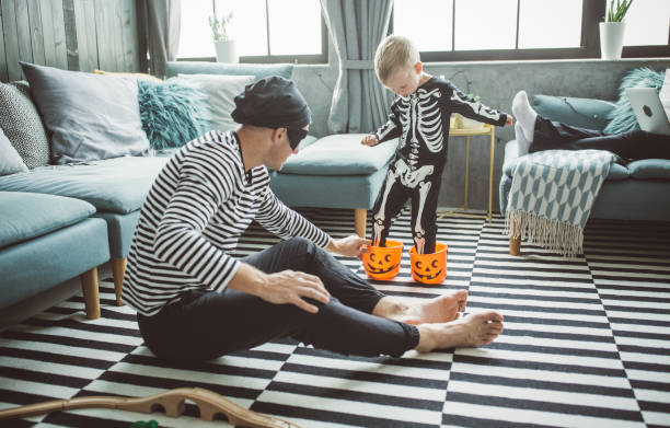istock Halloween family 1033478124