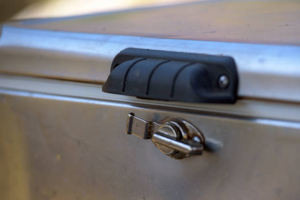 Locking latch of steel cooler