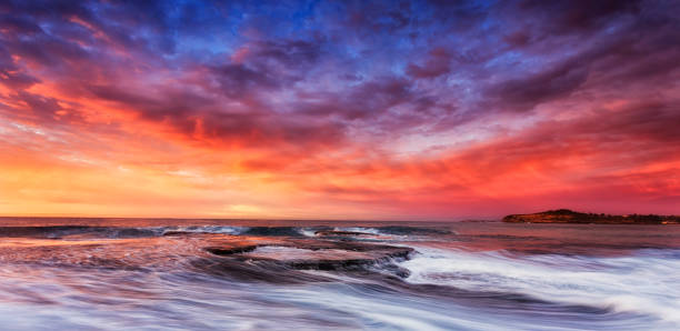 istock Sea Mona Vale Rocks Clouds Rise 1033700276