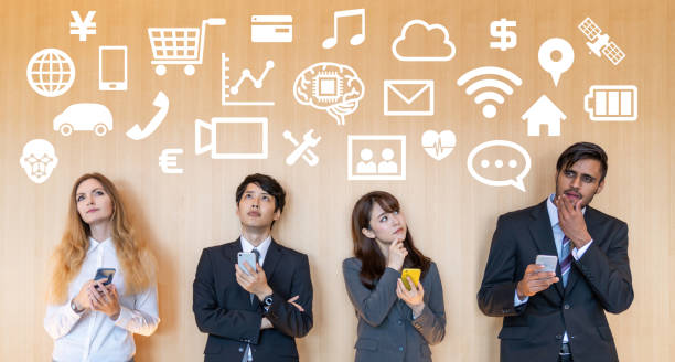 istock Mobile app concept. Group of businesspeople. 1033720800