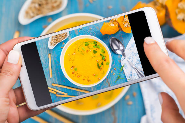 мобильный снимок тыквенного супа - carrot vegetable portion cross section стоковые фото и изображения