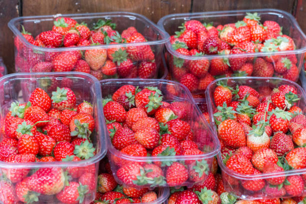 istock Strawberries in Borough Market, London 1033777414