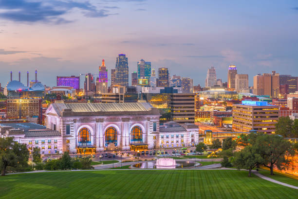 kansas city, missouri, stany zjednoczone skyline - kansas city zdjęcia i obrazy z banku zdjęć