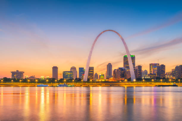 istock St. Louis, Missouri, USA Skyline 1033804736