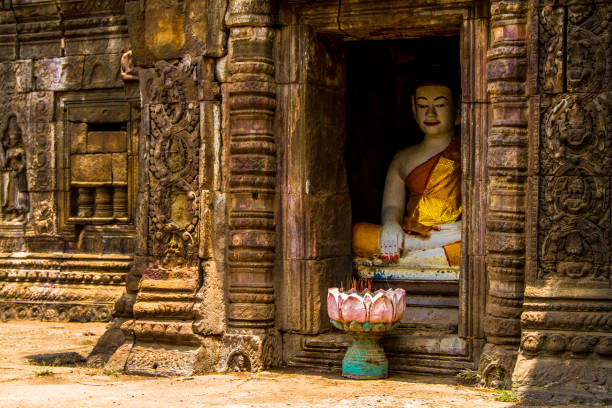 phnom bachey pagode, kampong cham, kambodscha - cham mask stock-fotos und bilder
