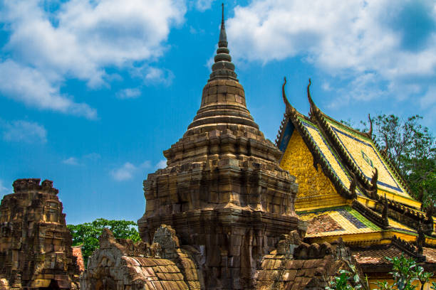 nokor bachey pagode, kampong cham, camboja - cham mask - fotografias e filmes do acervo