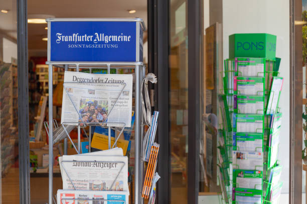 frankfurter allgemeine newspaper stand - frankfurter allgemeine imagens e fotografias de stock