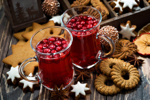 istock Christmas hot cranberry tea and cookies 1033834078