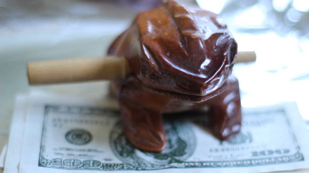 istock Lucky Money Frog 1033887402