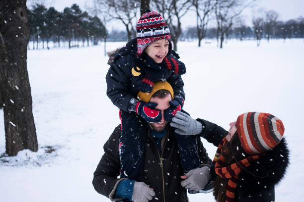 istock Young family enjoying winter 1033893582