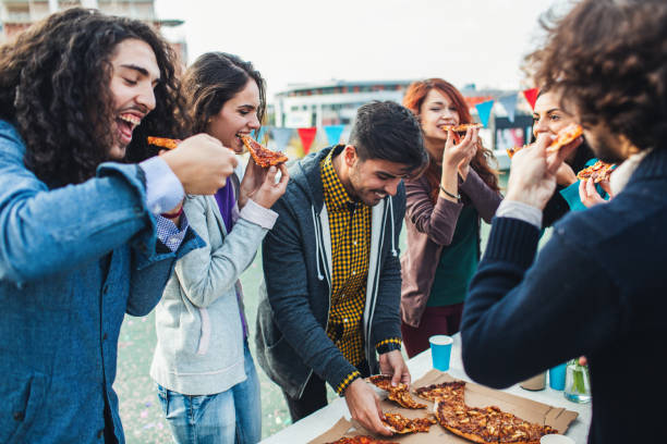 istock Pizza party on the roof 1033935954
