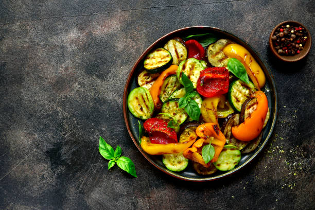 verdure grigliate - grilled vegetable eggplant zucchini foto e immagini stock