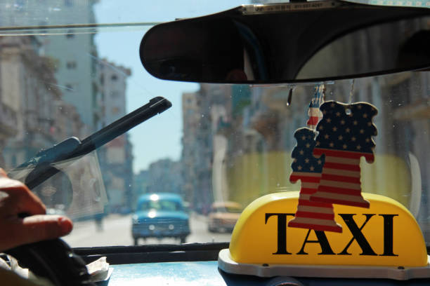 la habana cuba taxi vintage - car freshner fotografías e imágenes de stock