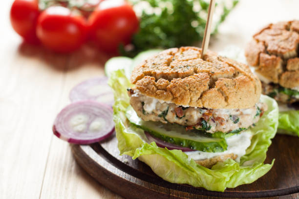 homemade gluten free turkey burgers - turkey burger imagens e fotografias de stock