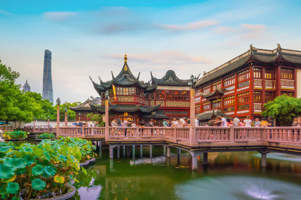 Shanghai, China view at the traditional Yuyuan Garden District Shanghai, China view at the traditional Yuyuan Garden District at twilight yu garden stock pictures, royalty-free photos & images