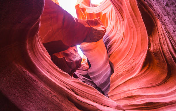 hermosa de formaciones de piedra arenisca de baja antelope canyon, page, arizona, usa - 7676 fotografías e imágenes de stock