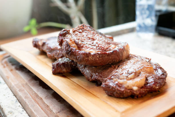 barbecue brasiliano - picanha beef meat rare foto e immagini stock