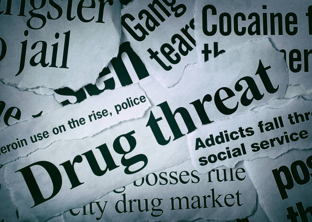 stacked newspaper headlines all dealing with drug problems - cutting cocaine imagens e fotografias de stock