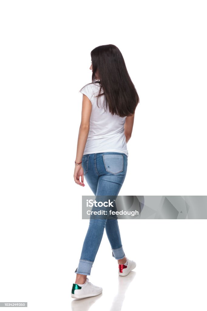 歩行と側に見るカジュアルな女性の背面図 - 後ろ姿のロイヤリティフリーストックフォト