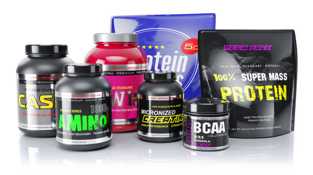 nutrizione sportiva. siero di latte, bcaa, ammino, proteina - blender food processor white isolated foto e immagini stock