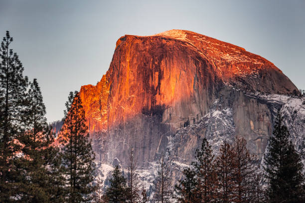 parques nacionales de estados unidos - yosemite national park winter waterfall california fotografías e imágenes de stock