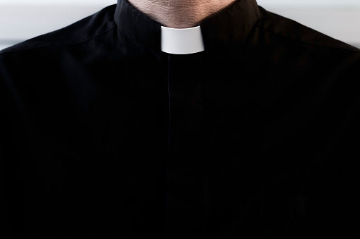 Silueta de sacerdote. photo