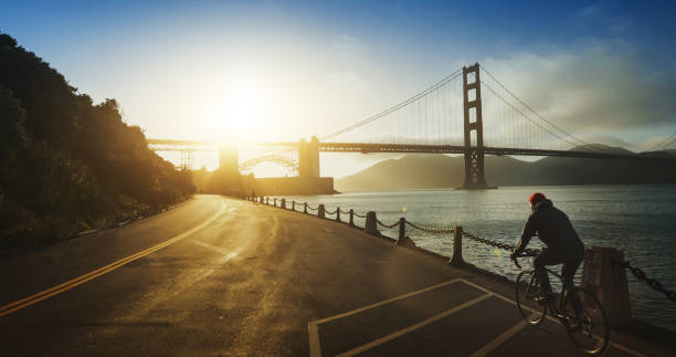 Commuter with road racing bicycle and Golden Gate Bridge Commuter with road racing bicycle and Golden Gate Bridge movie scene stock pictures, royalty-free photos & images
