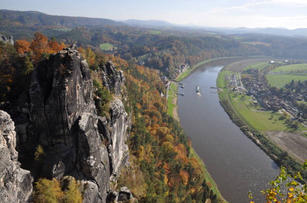 widok z bastei - elbe fluss zdjęcia i obrazy z banku zdjęć