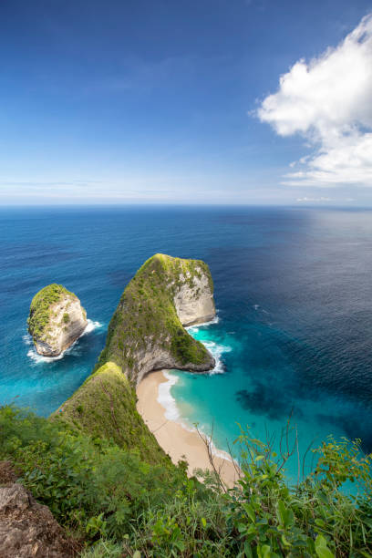 istock Portrait View of Kelingking Beach 1034439656