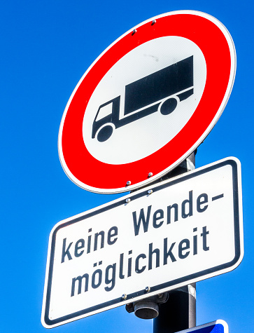 no turning option for trucks in germany - translation: no turning option