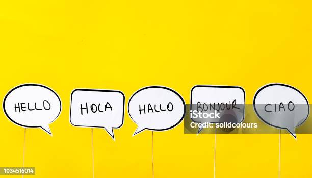 Hola Foto de stock y más banco de imágenes de Idioma - Idioma, Saludar, Hablar