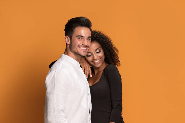 mixed race couple posing together. - 13448 imagens e fotografias de stock