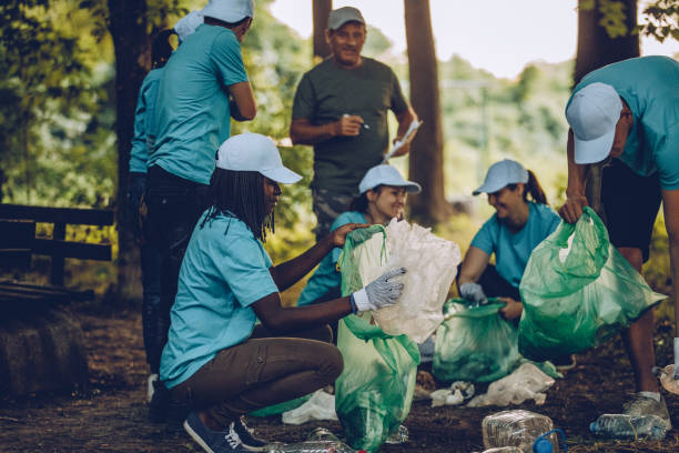 istock Volunteers cleaning garbage together 1034597904