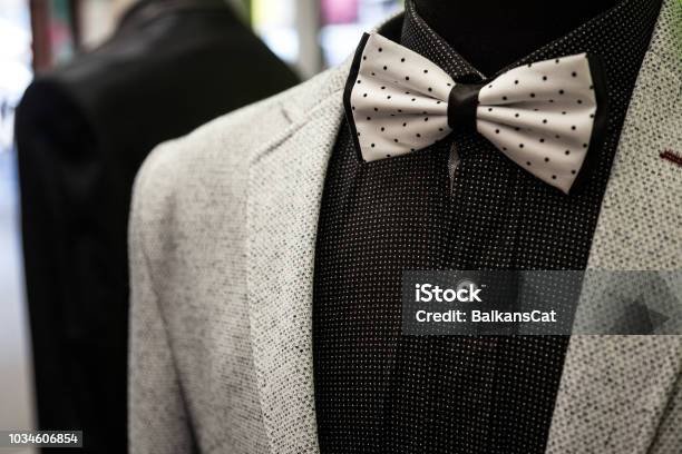 White Bowtie With Black Dots On Display With A Black Shirt And A White Wool Suit White Bowtie With Black Dots On Display With A Black Shirt And A White Wool Suit