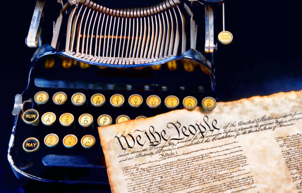 my, ludzie. - newspaper typewriter the media obsolete zdjęcia i obrazy z banku zdjęć