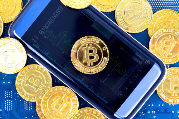 istock Close up circuit board with bitcoin and smartphone. Bitcoin is Electronic currency Internet finance 1034730590