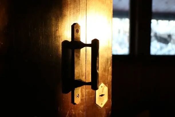 The old wooden door with door-handle and pore