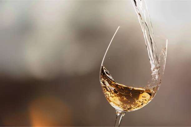 wine. - champagne champagne flute pouring wine imagens e fotografias de stock