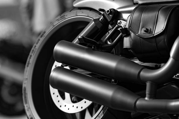 motorcycle tire y escape - motorcycle engine brake wheel fotografías e imágenes de stock