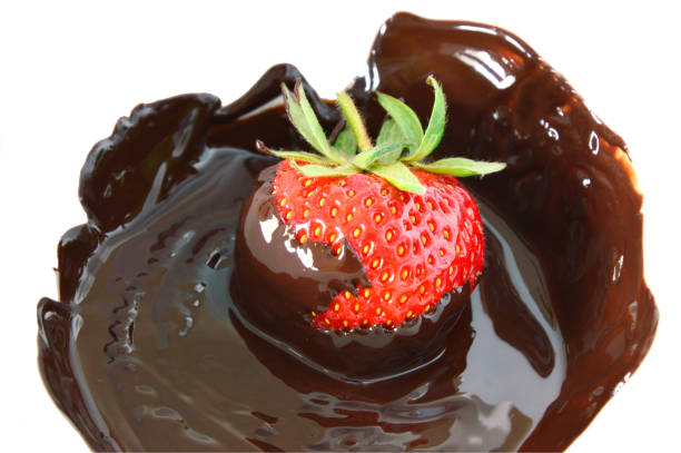 istock strawberry and Dark Chocolate 1034937482