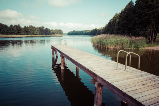 lago wydmiåskie nella regione polacca del lago masuria, wydminy. - masuren foto e immagini stock