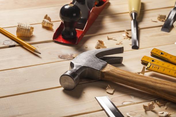 дом. - hammer nail work tool construction стоковые фото и изображения